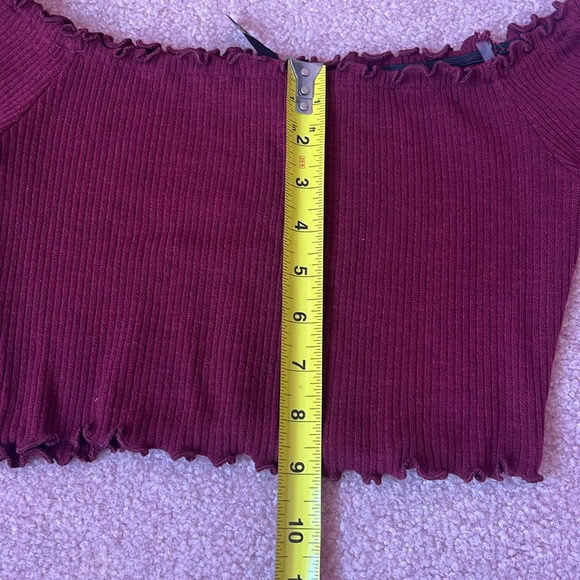 Cropped Off the Shoulder Top Juniors size medium - Picture 7 of 7